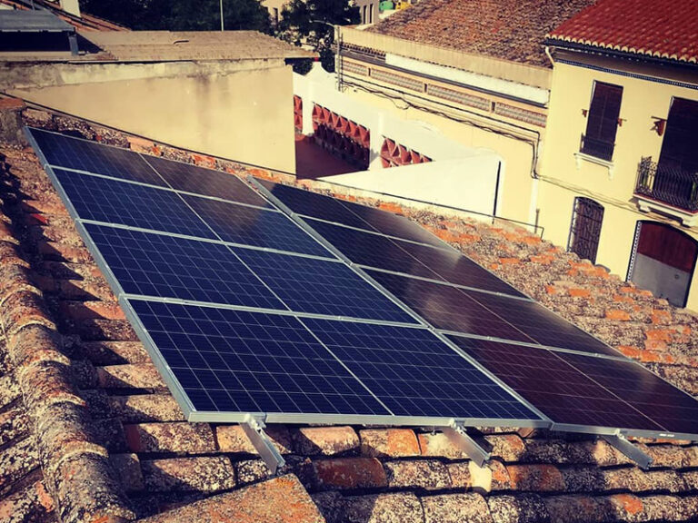 Instalación paneles fotovoltaicos sobre tejados